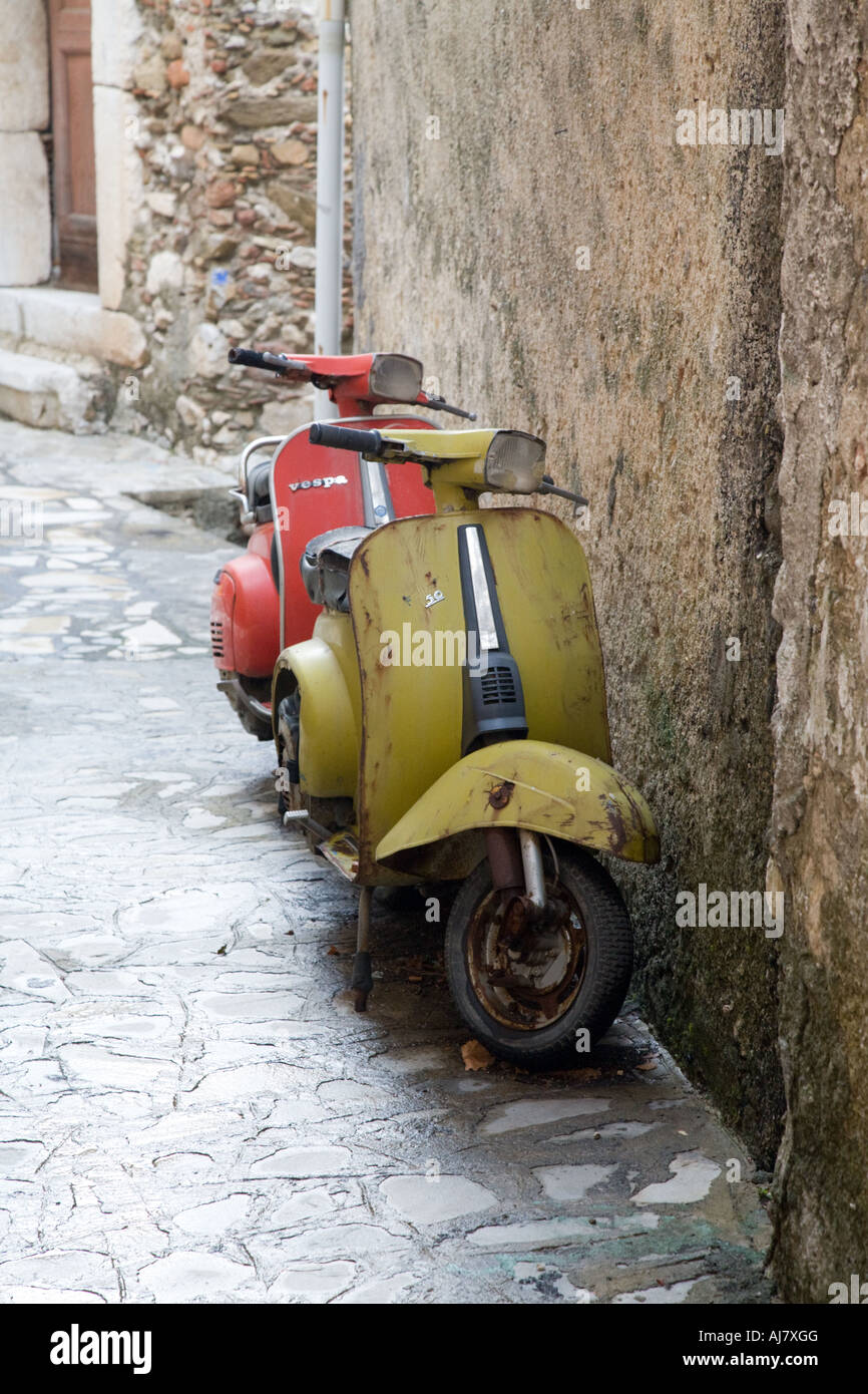 Vespa scooter, Taormina, Sicilia, Italia Fotografía de stock Alamy
