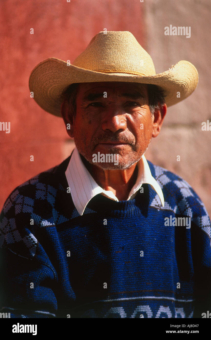 Retrato del hombre vestido con Sombrero Mexicano en San Miguel de Allende  Fotografía de stock - Alamy