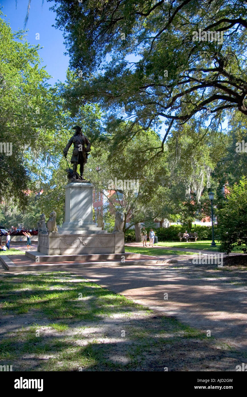 Estatua de bronce del General James Oglethorpe en Chippewa Square en Savannah Georgia Foto de stock