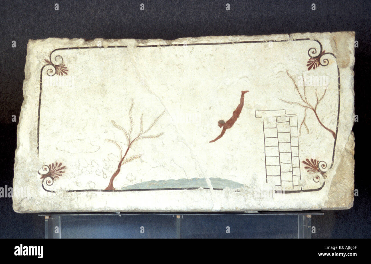 Paestum pinturas funerarias frescos de la tumba del buceador en el museo Foto de stock