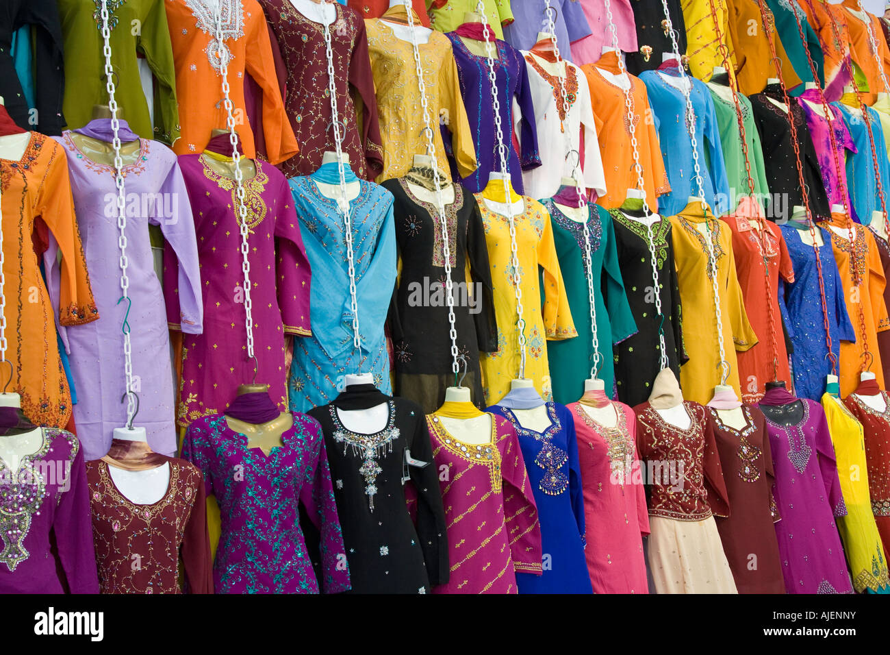 Tienda de ropa india fotografías e imágenes de alta resolución - Alamy