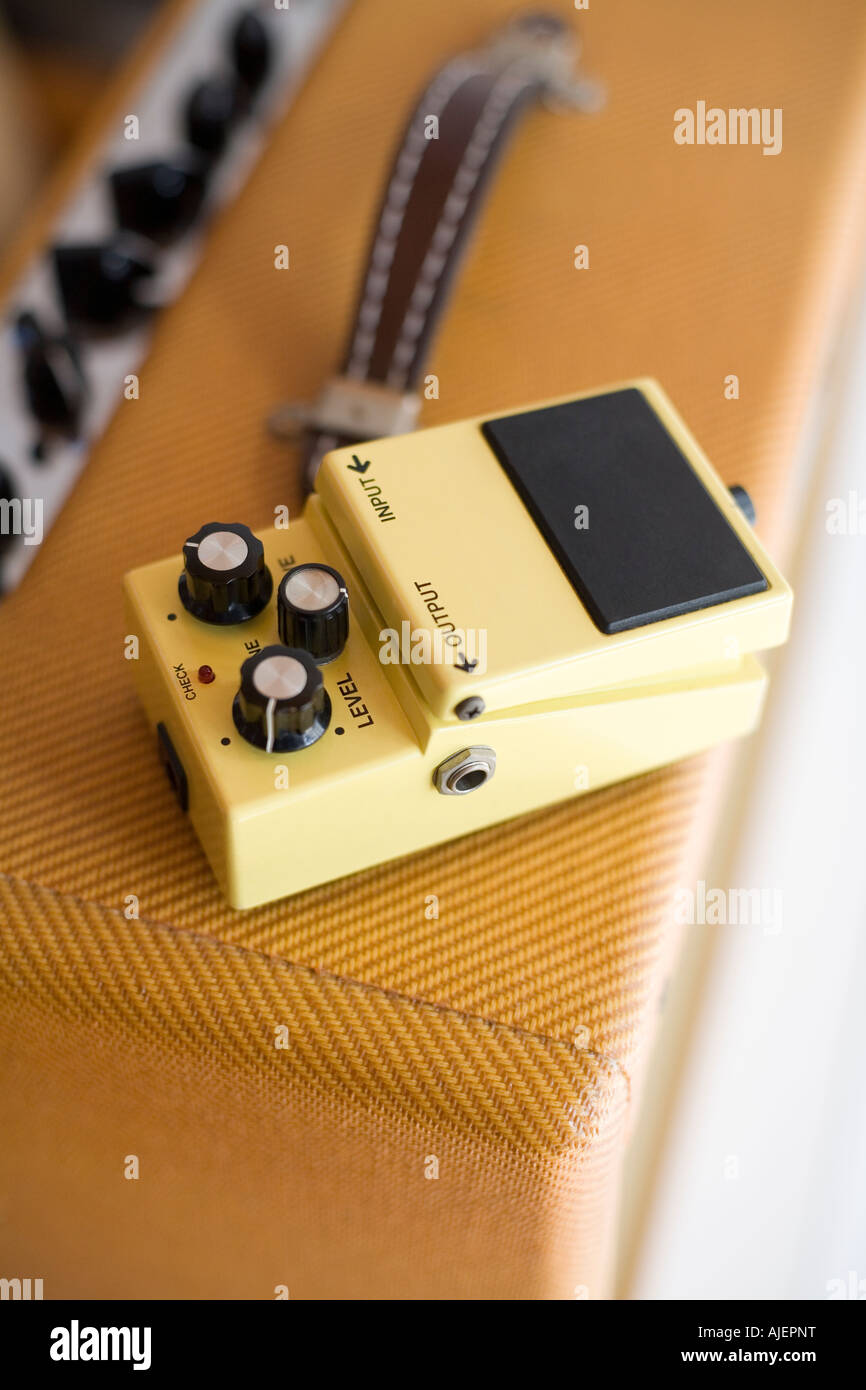 Amplificador y pedal de efectos de guitarra Foto de stock