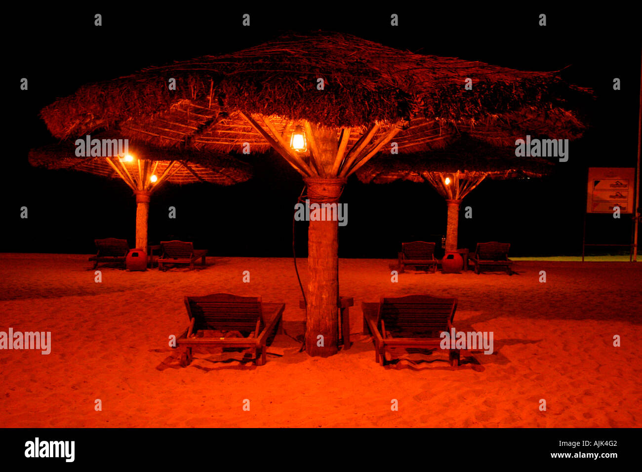 Una playa iluminada en una atracción turística popular en Kerala destinaton Foto de stock
