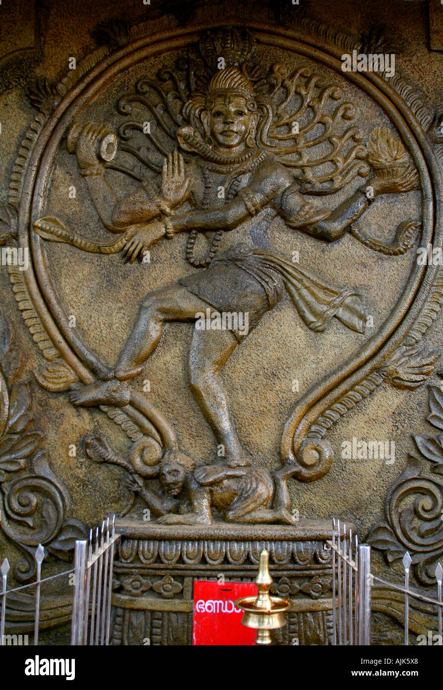 La danza cósmica del Señor Shiva Nataraja o Foto de stock