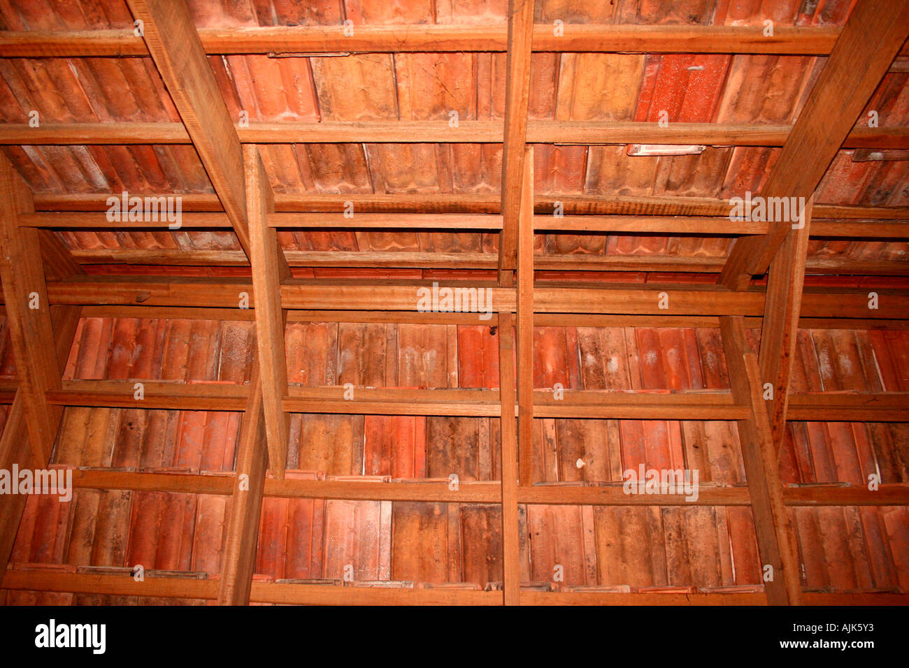 Los techos de estilo tradicional como por la arquitectura de Kerala Foto de stock