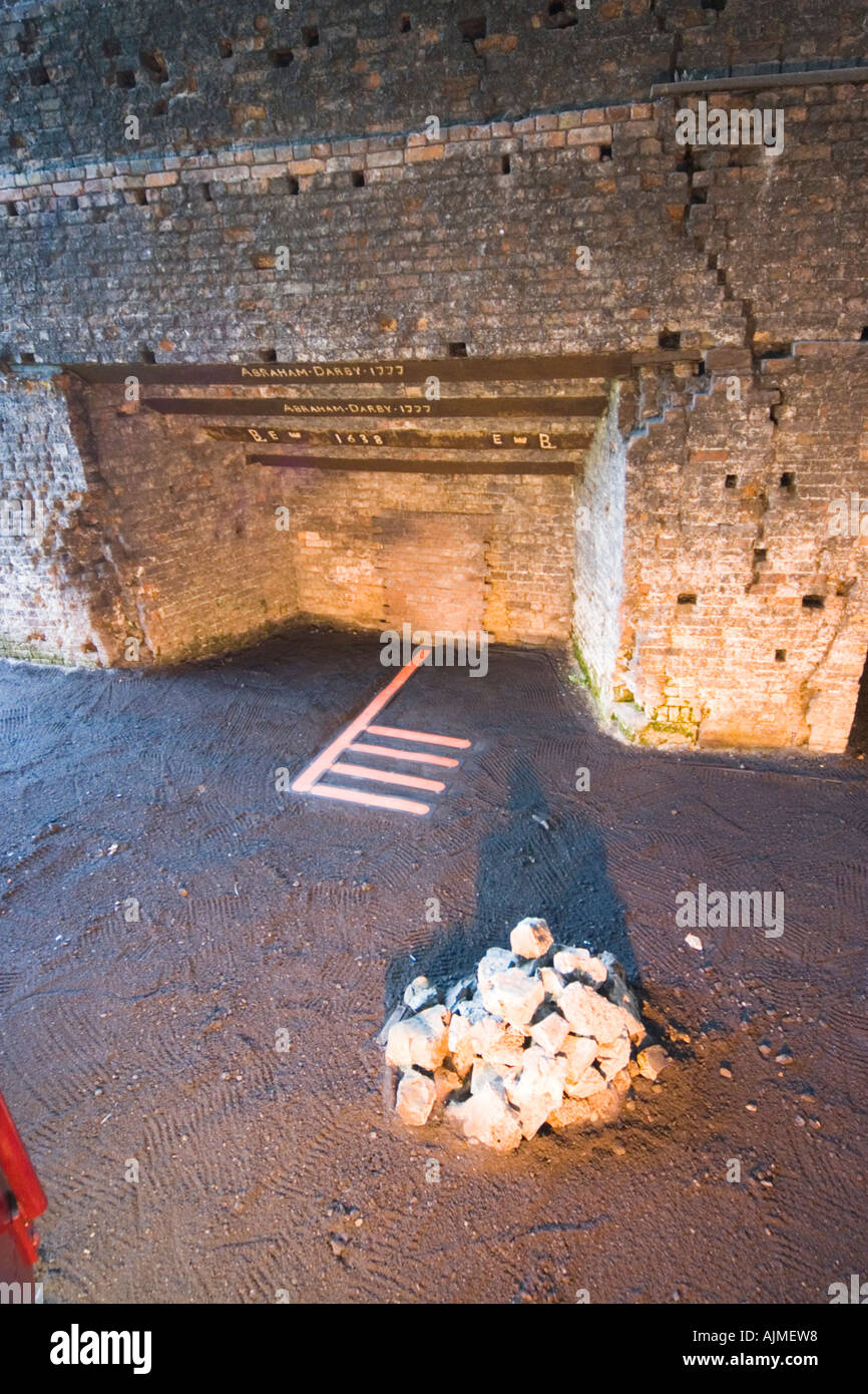 IronBridge Shropshire Museo de hierro de alto horno alimentado de agua  donde Abraham Darby he perfeccionado la fundición de hierro con coque  Fotografía de stock - Alamy