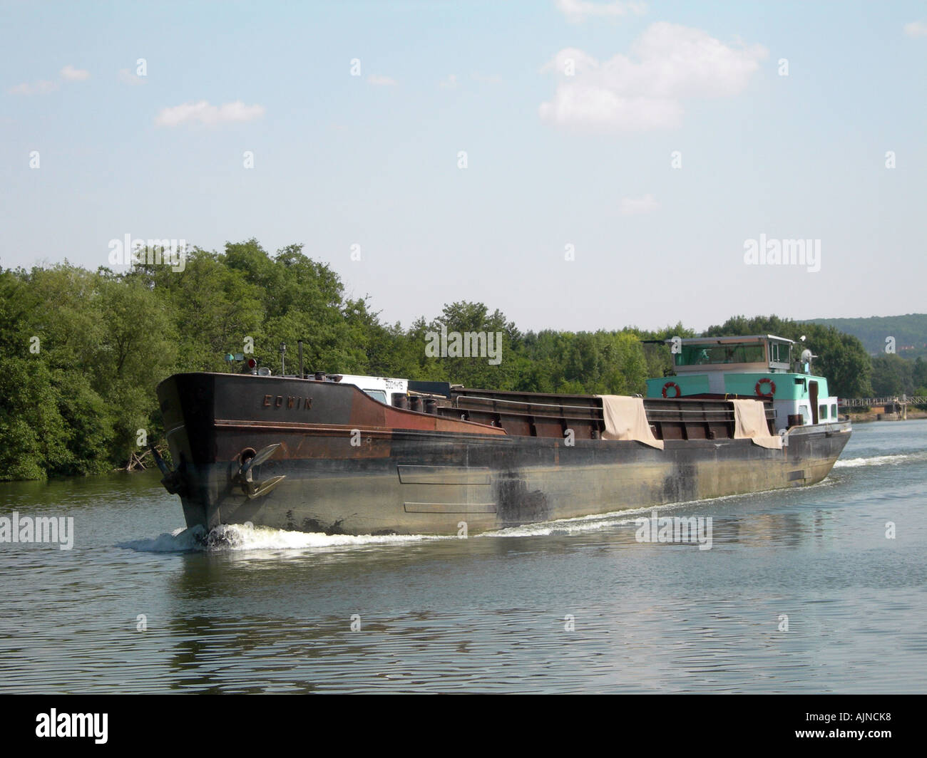 Río Barco Barco de transporte de mercancías peniche francia Foto de stock