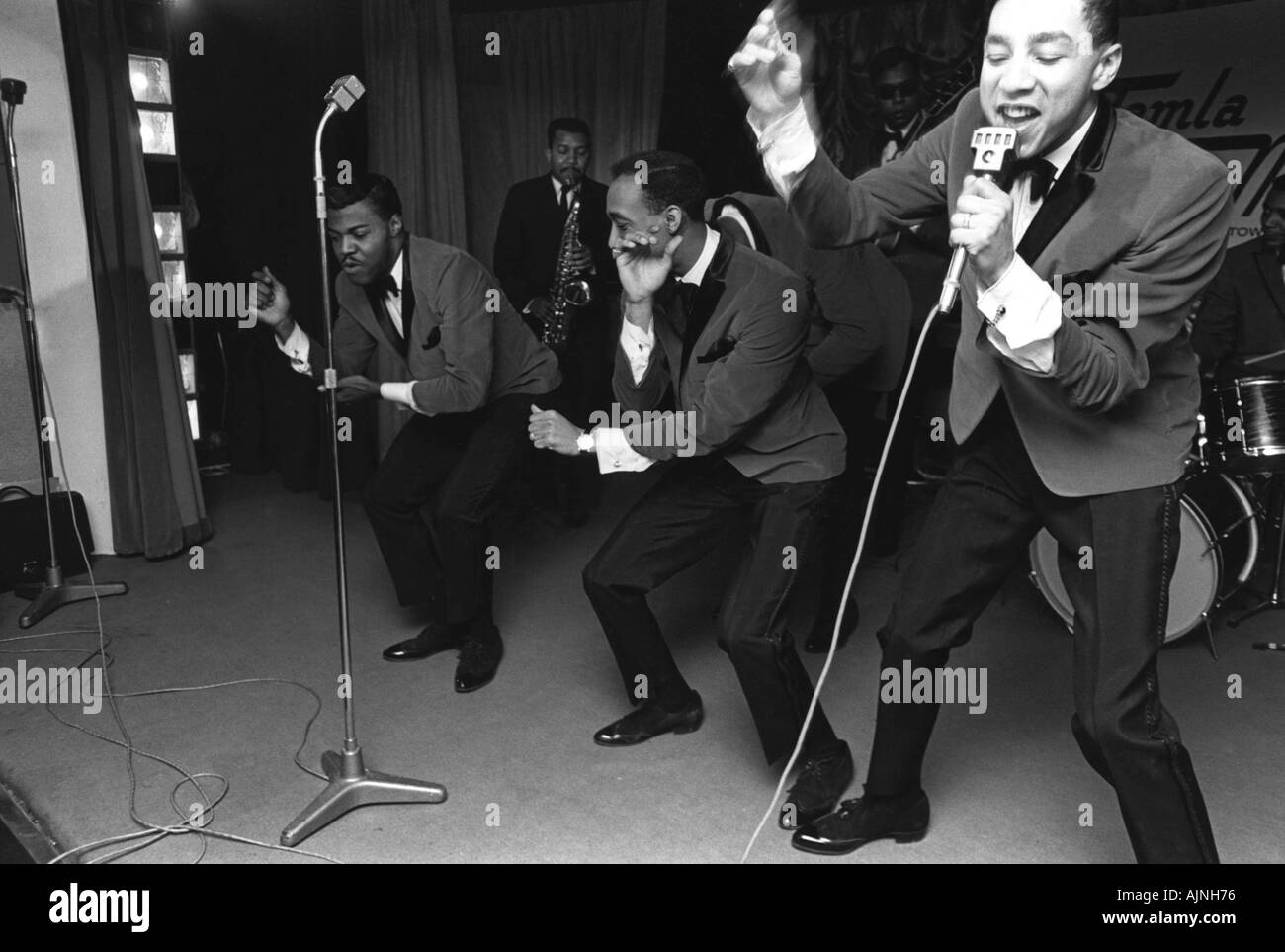 Milagros US grupo vocal con Smokey Robinson a la derecha Foto de stock