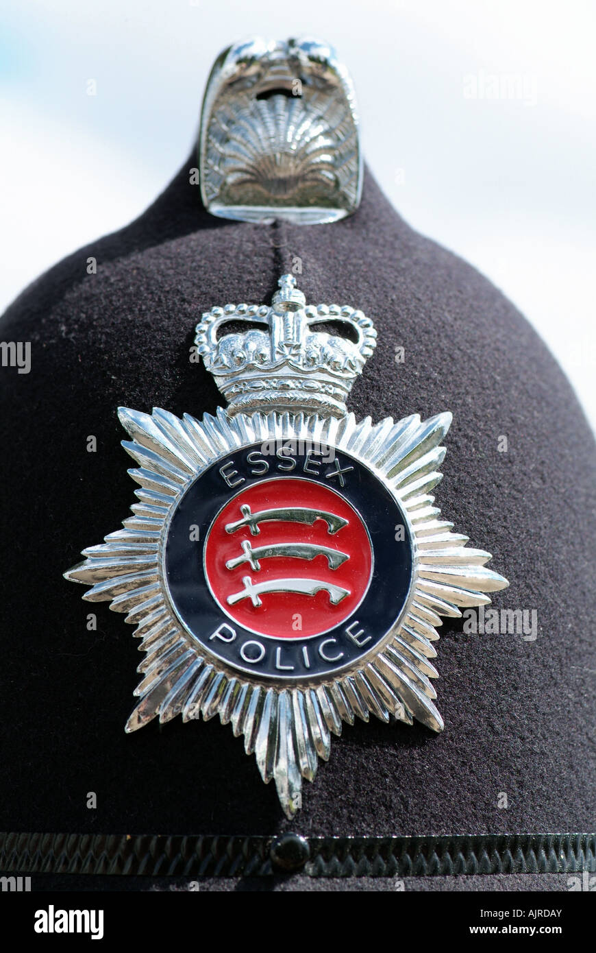 Cerrar fuera del casco del policía británico Foto de stock