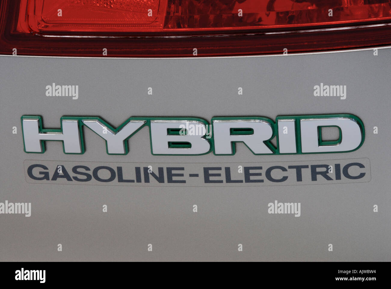 Coche híbrido gasolina-eléctrico logo Foto de stock
