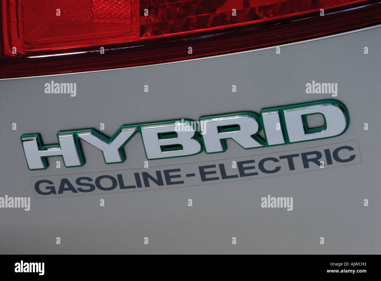 Coche híbrido gasolina-eléctrico logo Foto de stock