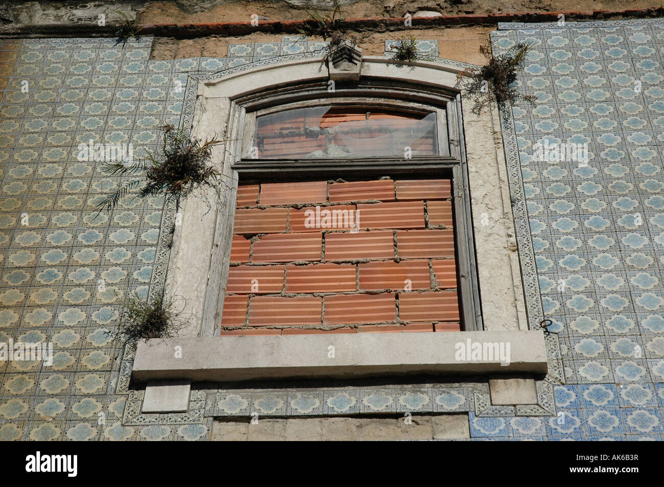 Casco Antiguo Altstadt Fenster windows mauer zugemauert cerrado Foto de stock