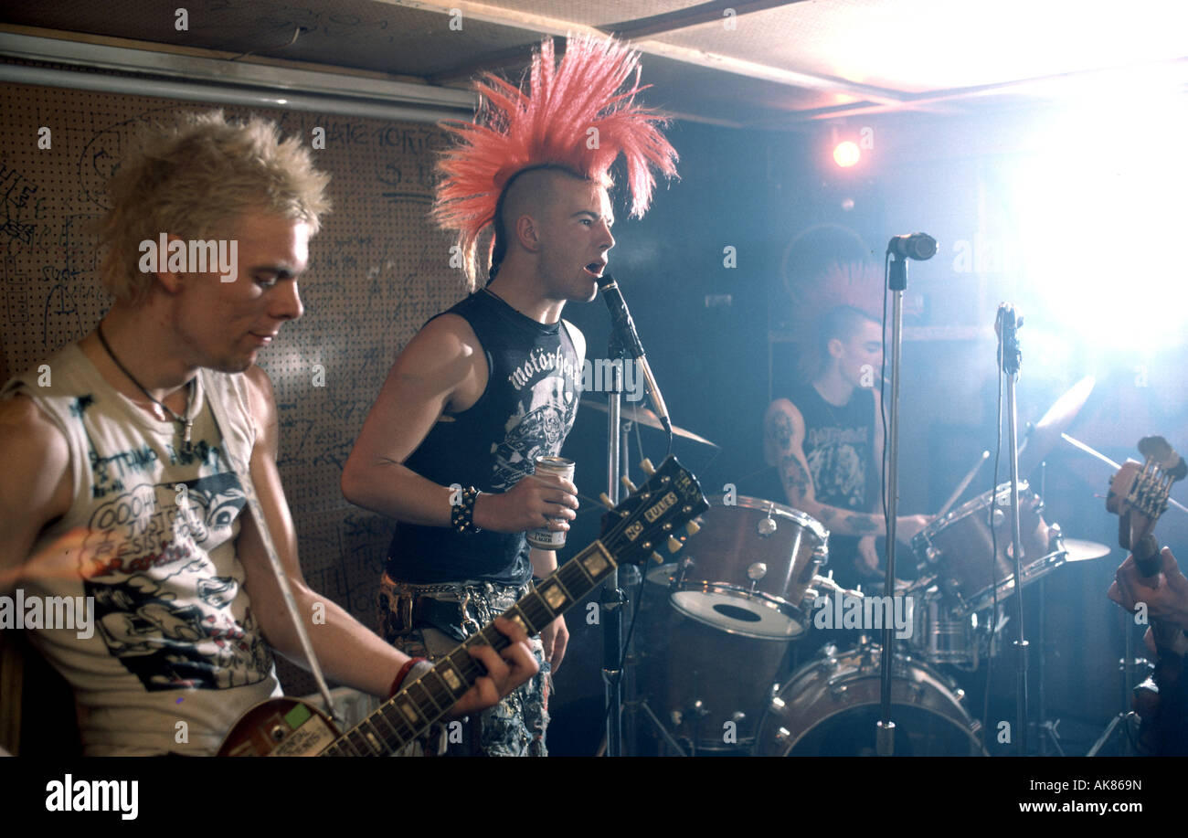 Banda Punk interpretando en vivo. Foto de stock