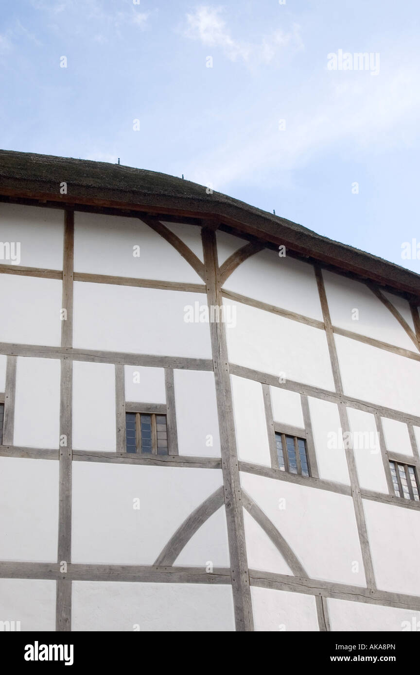 The Globe Theatre on New Globe Walk en Londres Fotografía de stock Alamy