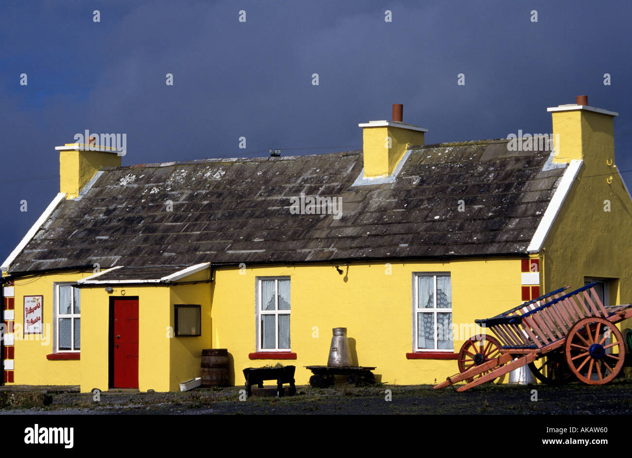 El condado de Clare casa rural al oeste de Irlanda Foto de stock