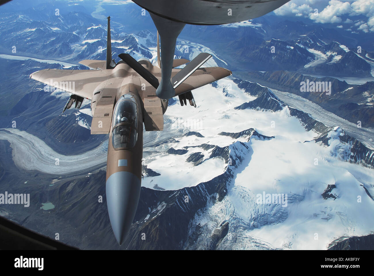 F-15 Eagle se prepara para repostar. Foto de stock