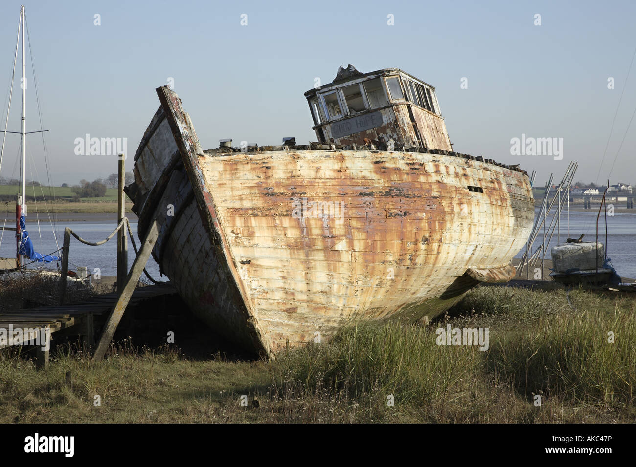 Barco de pesca abandonados Foto de stock