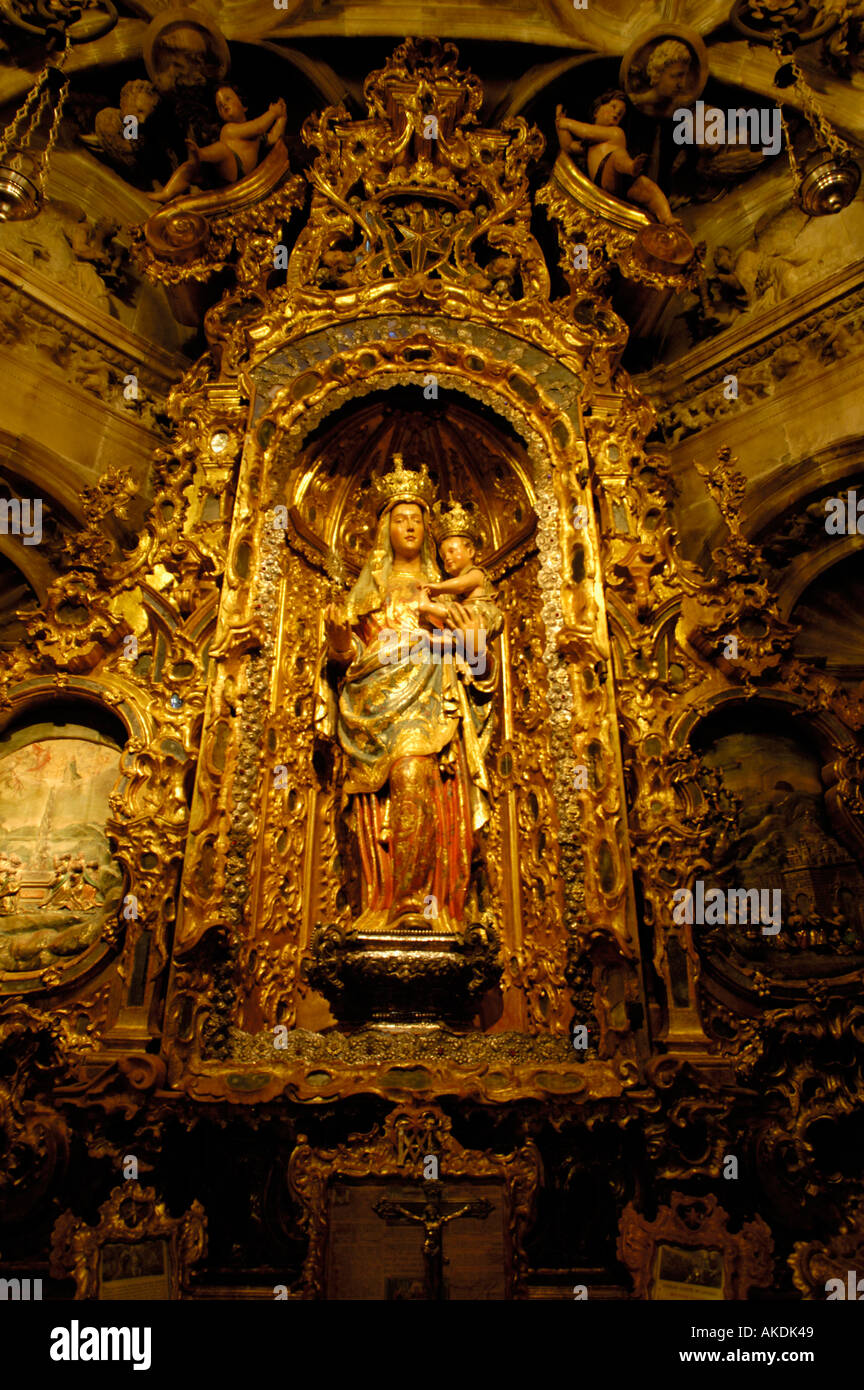 Catedral de Sevilla - Virgen con el niño, España Foto de stock