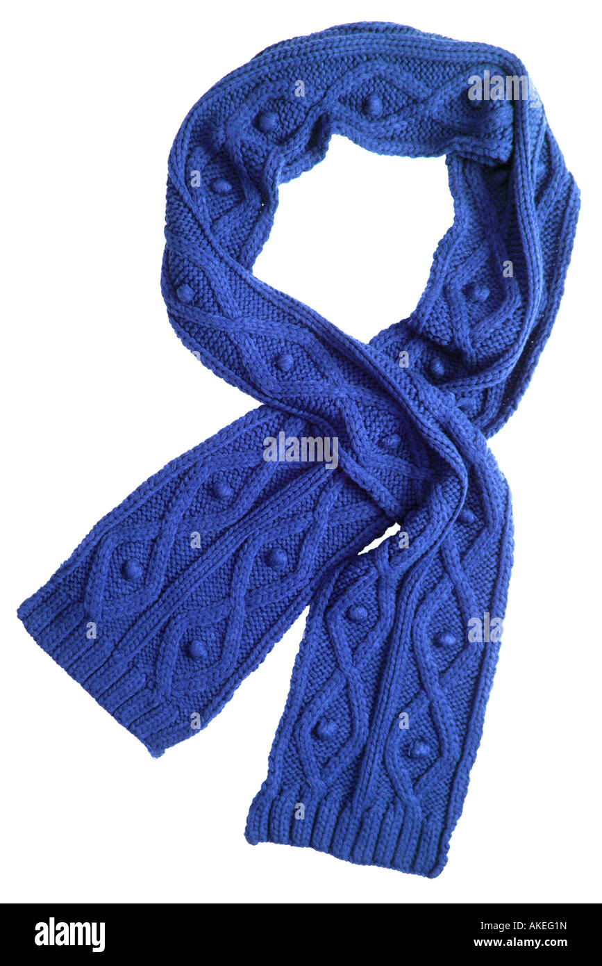 Bufanda de lana azul aislado sobre fondo blanco. Foto de stock