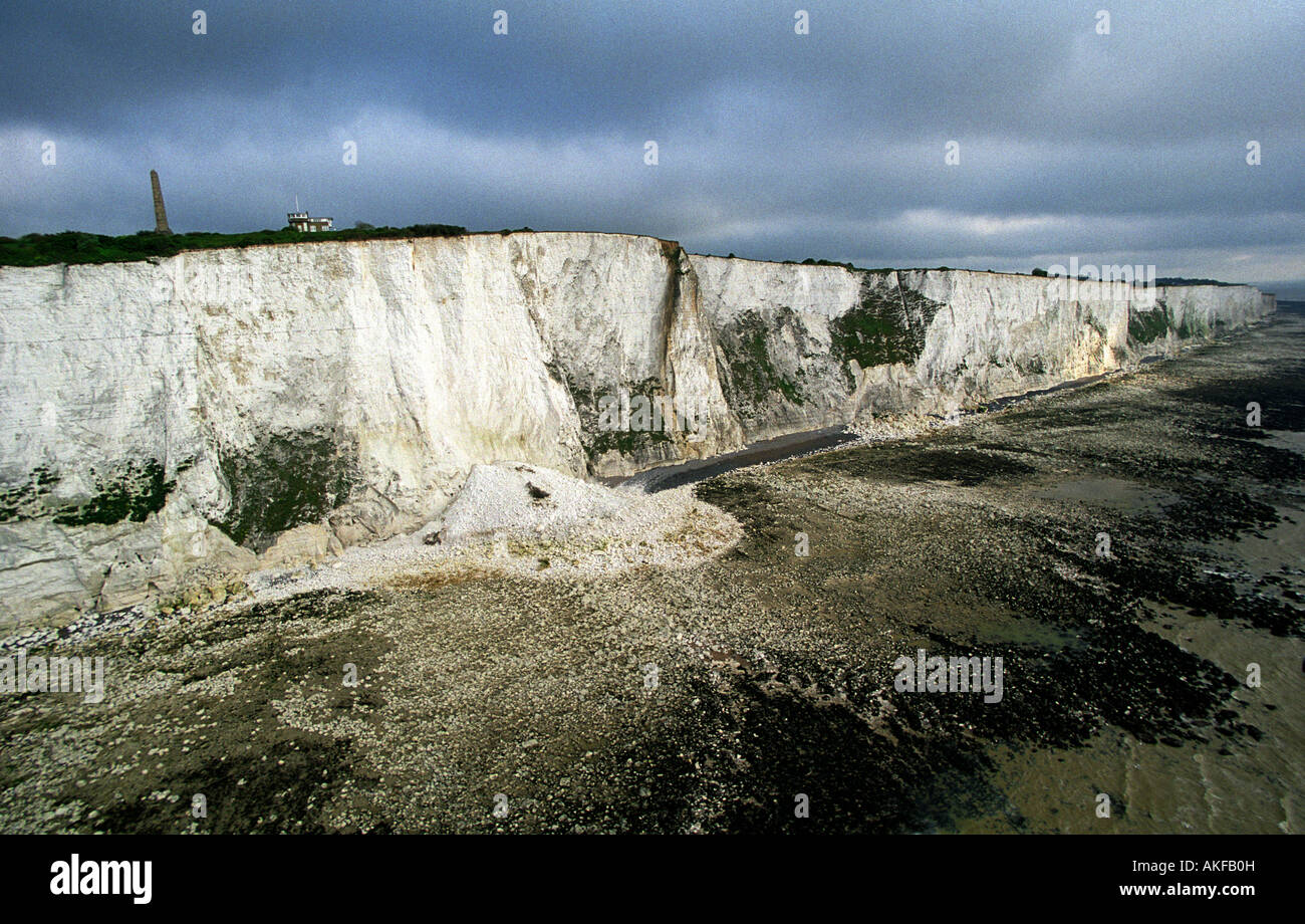 La erosión costera de los acantilados blancos de Dover y tratar Kent UK 2007 Foto de stock