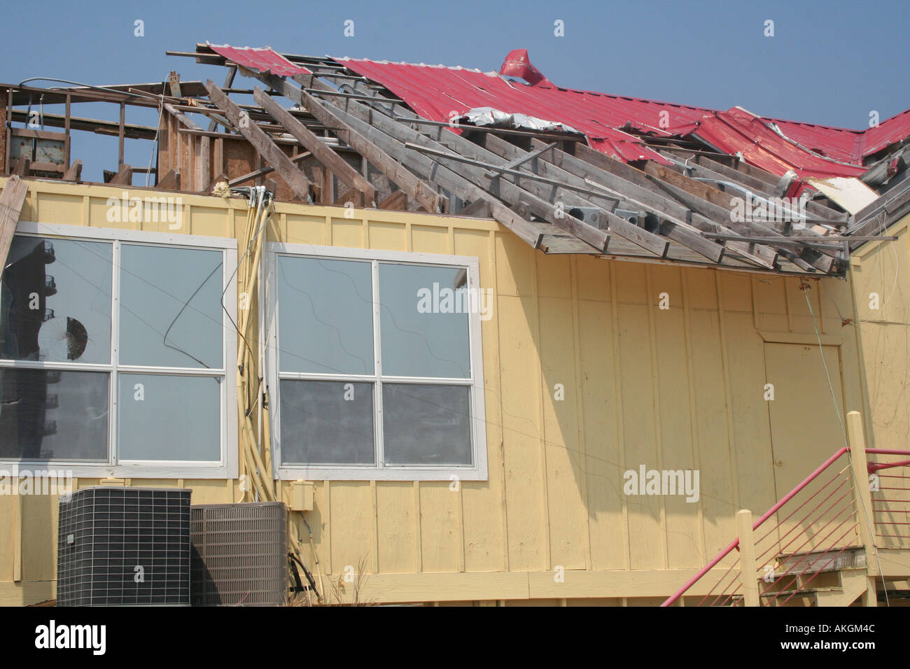 Los daños del huracán dos semanas después de que el huracán Katrina en la costa del golfo de Florida Pensacola Beach Estados Unidos Foto de stock