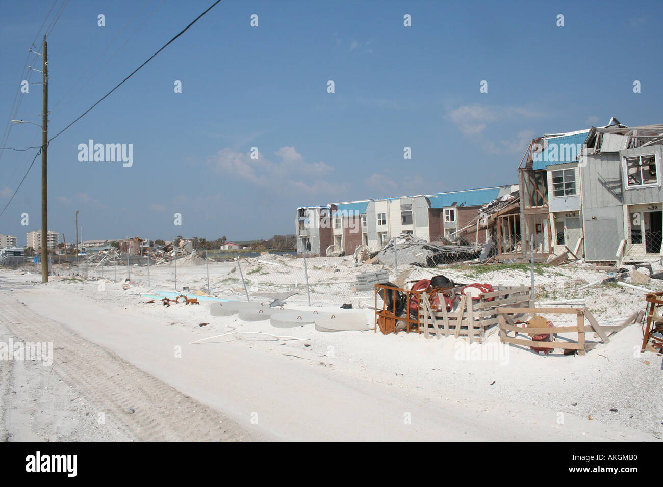 Los daños del huracán dos semanas después de que el huracán Katrina en la costa del golfo de Florida Pensacola Beach Estados Unidos Foto de stock