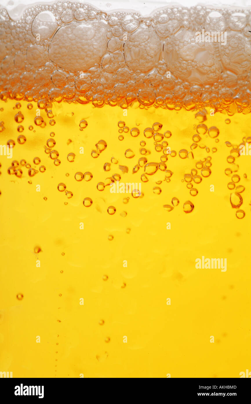 Detalle de una cerveza en un vaso Foto de stock