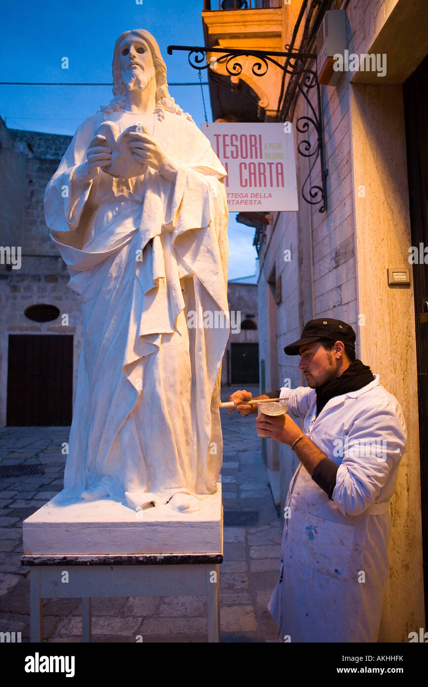 La escultura de la pulpa de papel, Pietro Balsamo obra de arte, Francavilla Fontana, Puglia, Italia Foto de stock