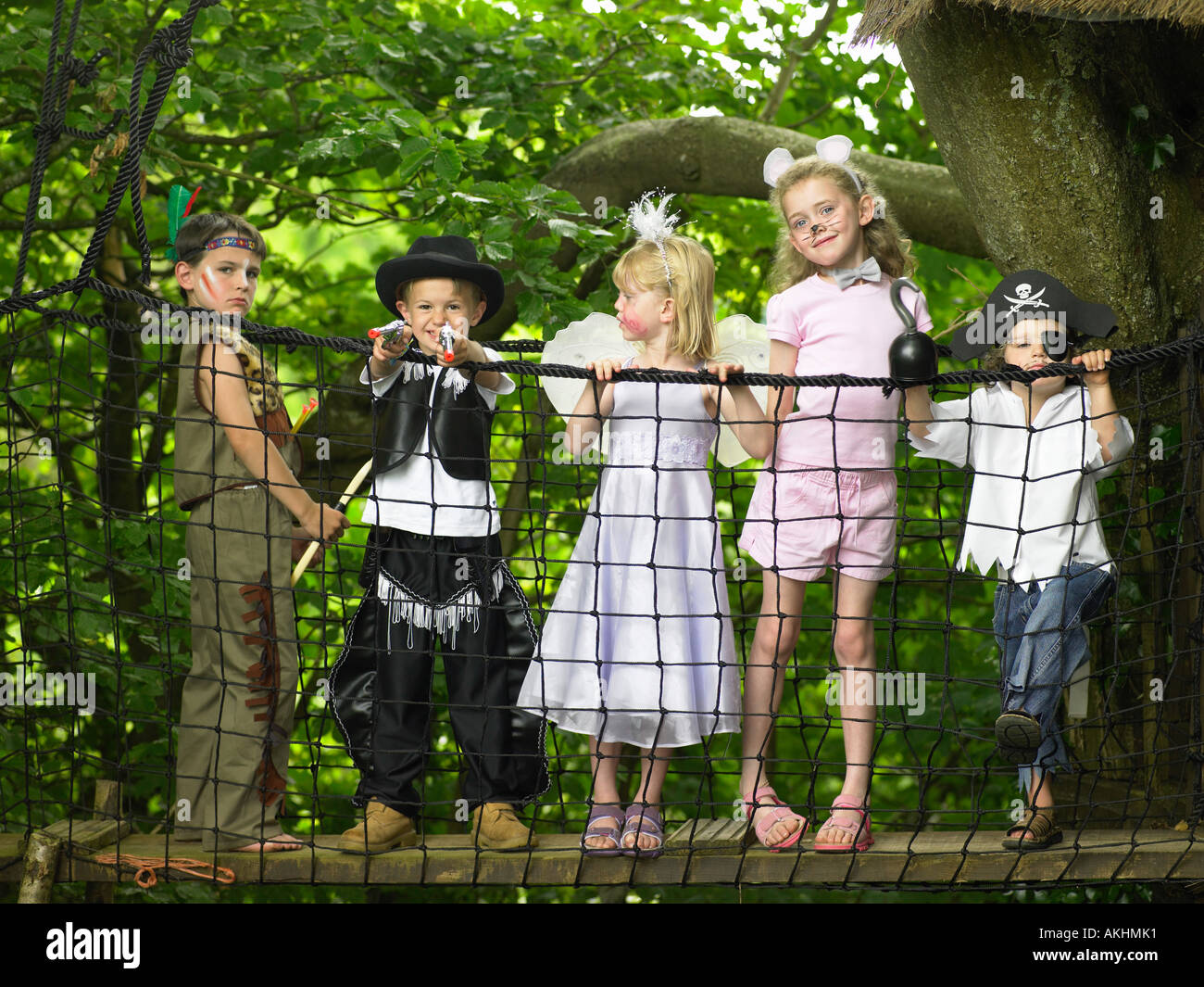 Kids in fancy dress fotografías e imágenes de alta resolución - Alamy