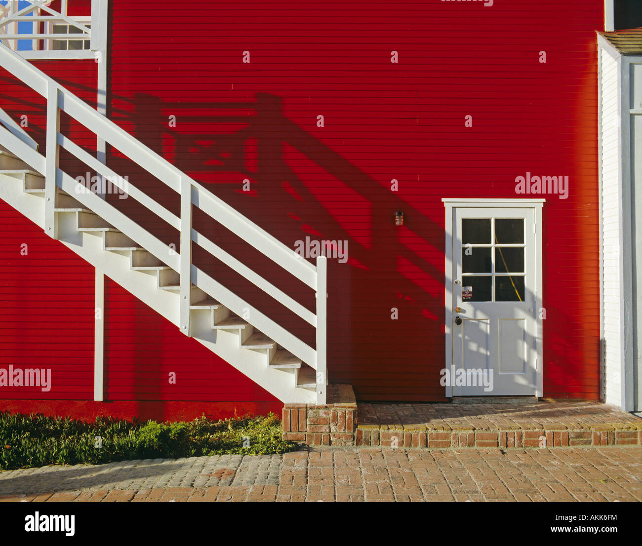 Casa pintada de rojo fotografías e imágenes de alta resolución - Alamy