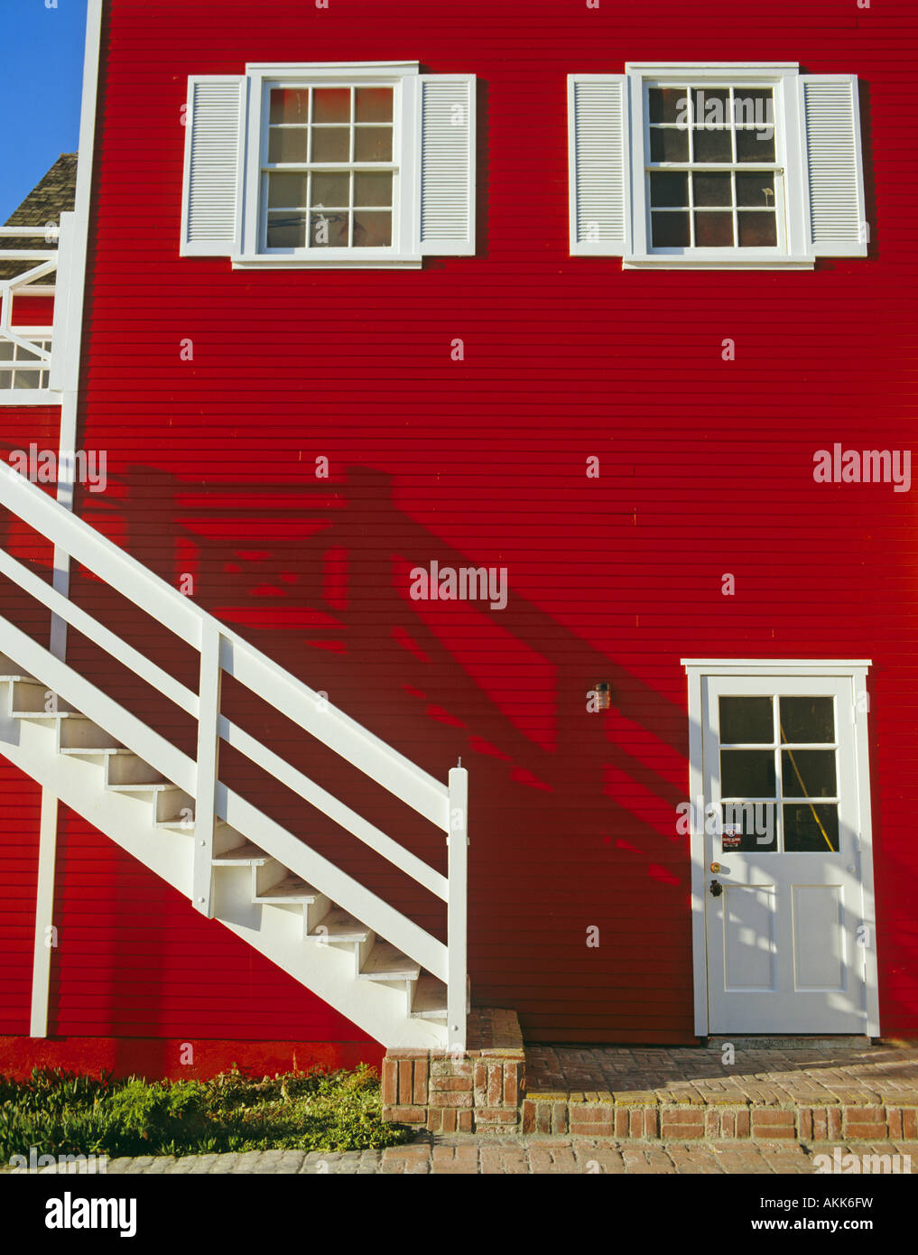 Red painted house marina del fotografías e imágenes de alta resolución -  Alamy