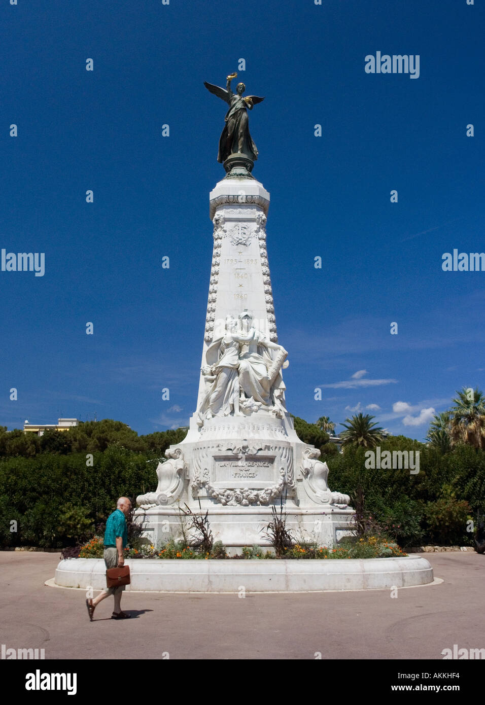arma Radar punto Monumento a la diosa de la victoria de Nike y mítico fundador de la ciudad  en el Jardin Albert 1 en Niza, la Riviera Francesa, Francia Fotografía de  stock - Alamy