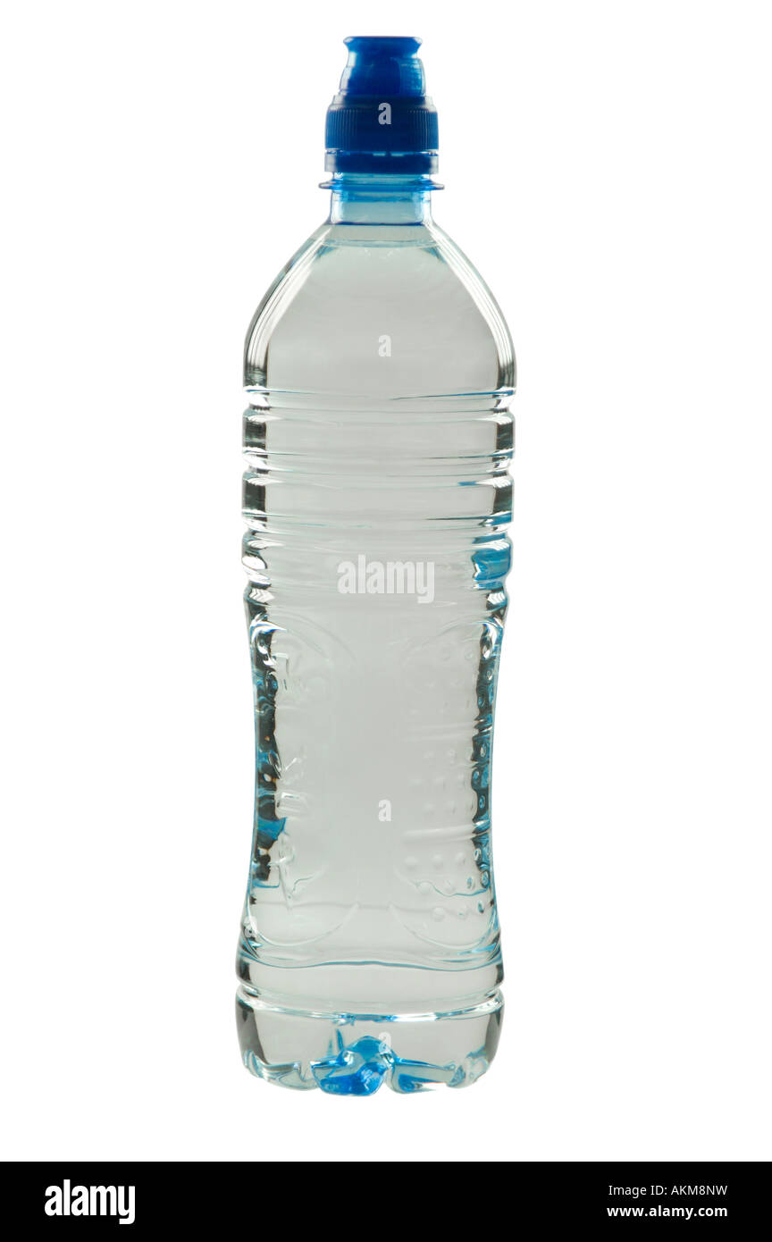Botella de agua con tapa protectora de plástico ideal para deportistas  Fotografía de stock - Alamy