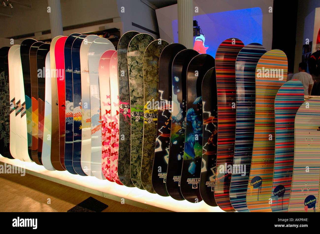 El Burton tienda en Soho en la Ciudad de Nueva York la venta de tablas de  snowboard y snowboard mercancías recreativas relacionadas Fotografía de  stock - Alamy