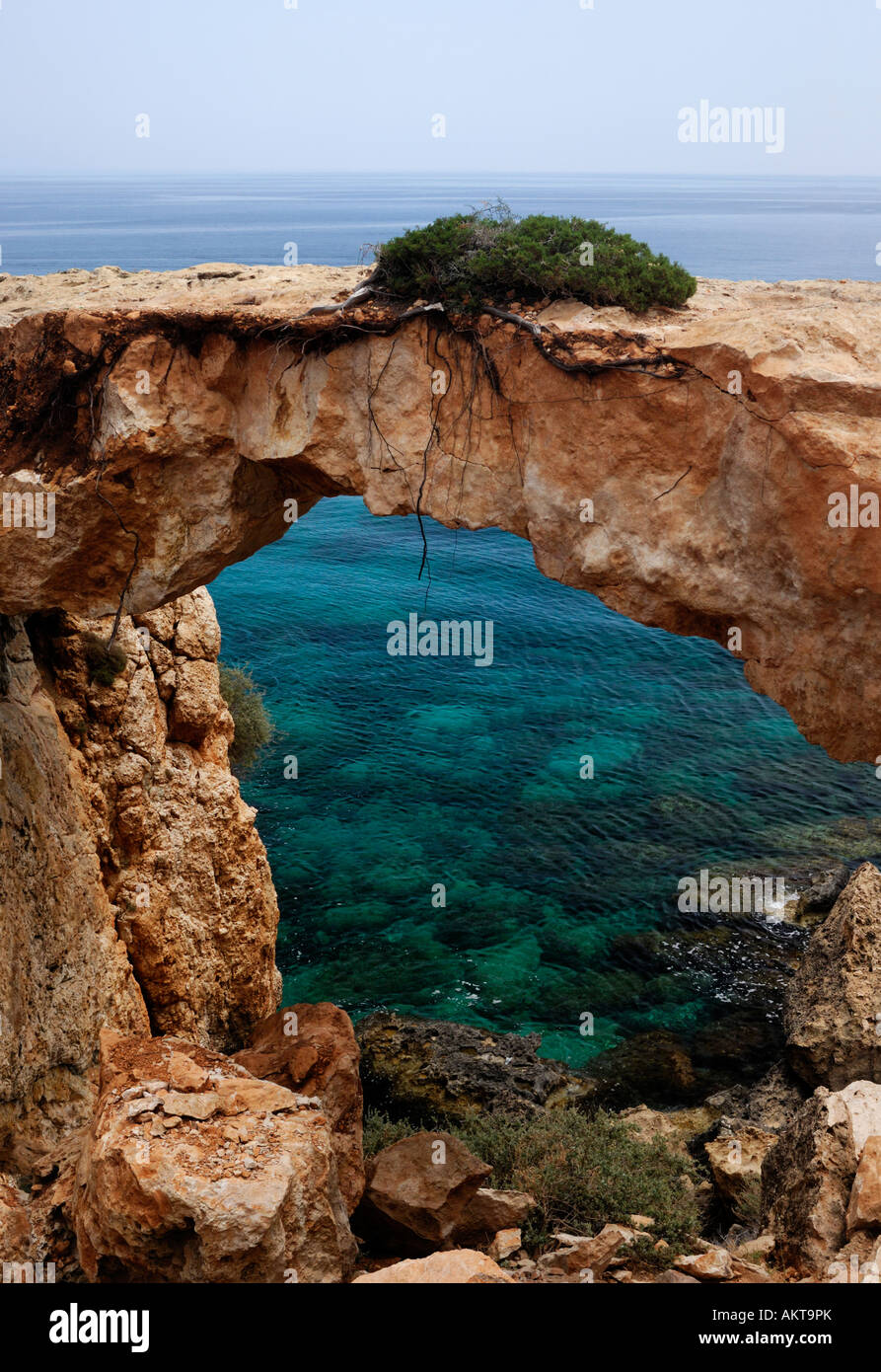 Kamara Tou Koraka Puente Natural Cape Gkreko Chipre Foto de stock