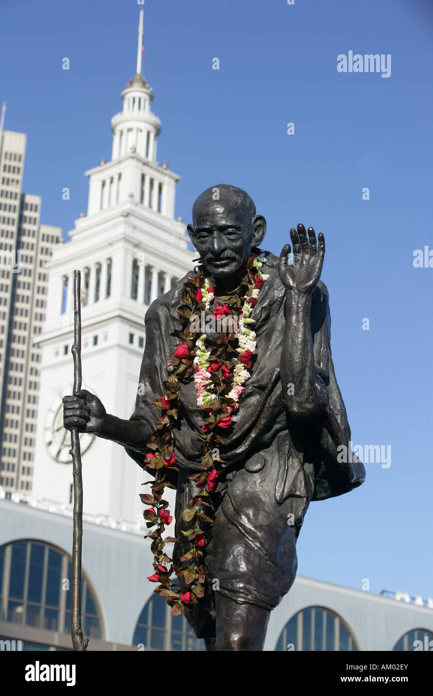 La estatua del pacifista y activista de derechos humanos Mahatma Gandhi en San Francisco, California, EE.UU. Foto de stock