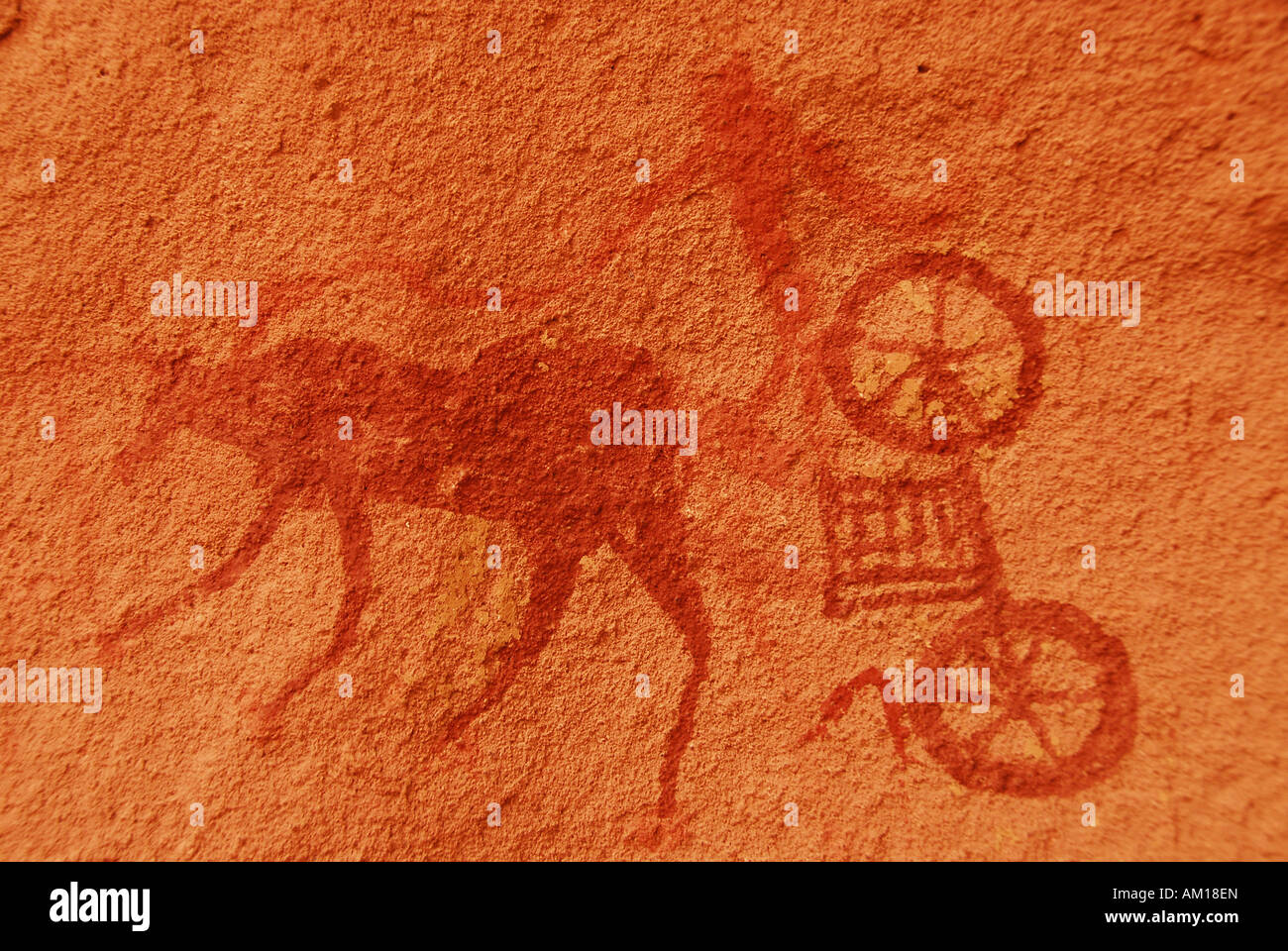 Pintura rupestre de un buey Garamant vagón, montañas Akakus, Libia Foto de stock