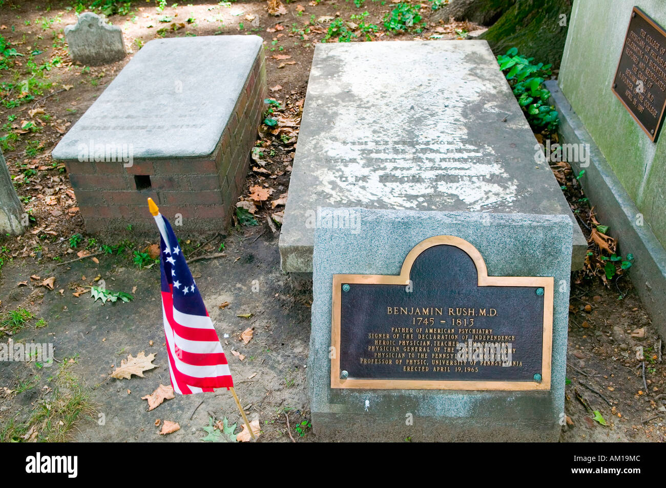 Benjamin Rush M D lápidas en el Cementerio de la Iglesia de Cristo de Filadelfia Pensilvania un firmante de la Declaración de Foto de stock