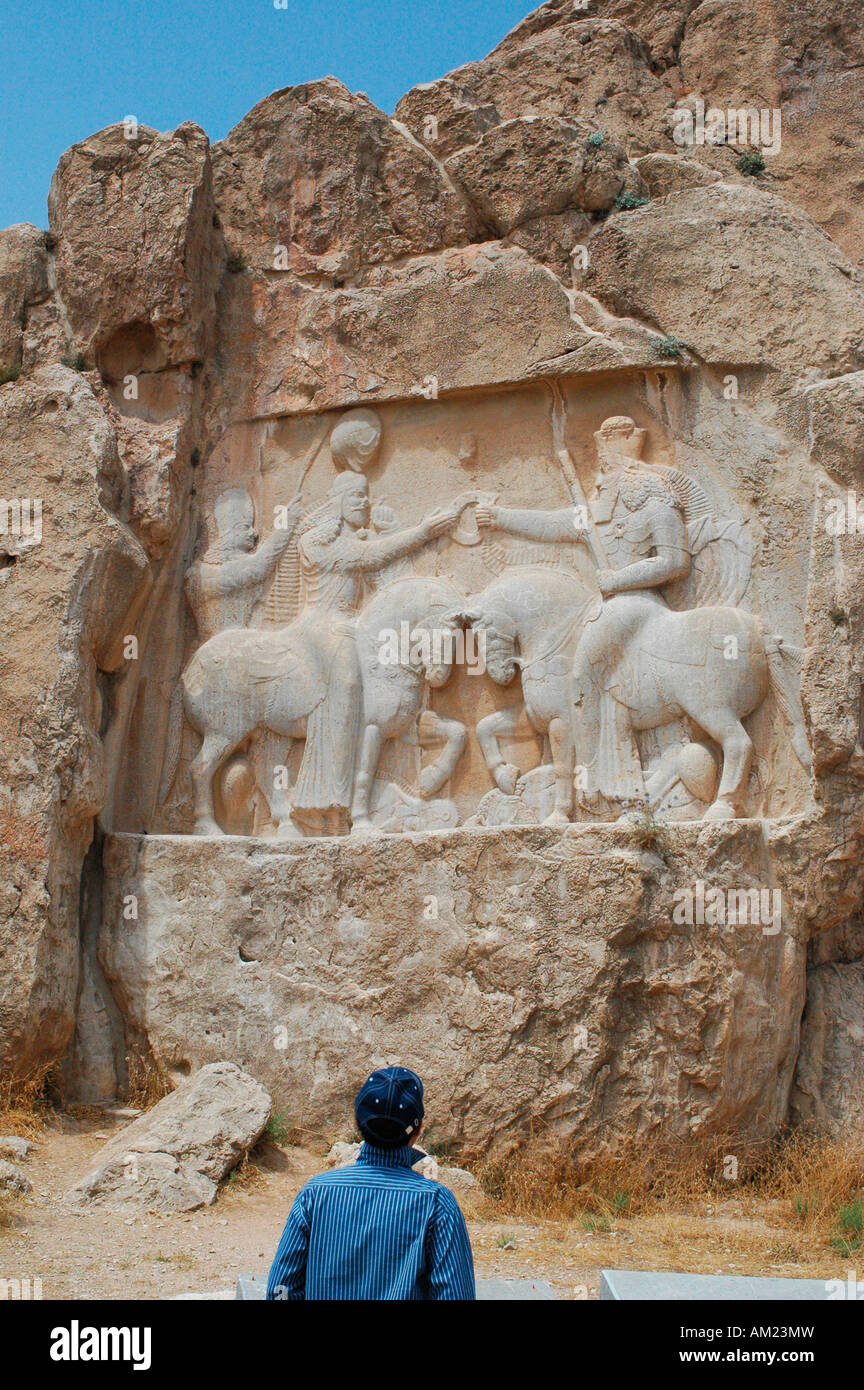La investidura de Ardashir I por Ahura Mazda en Naqsh e Rustam IRÁN Foto de stock