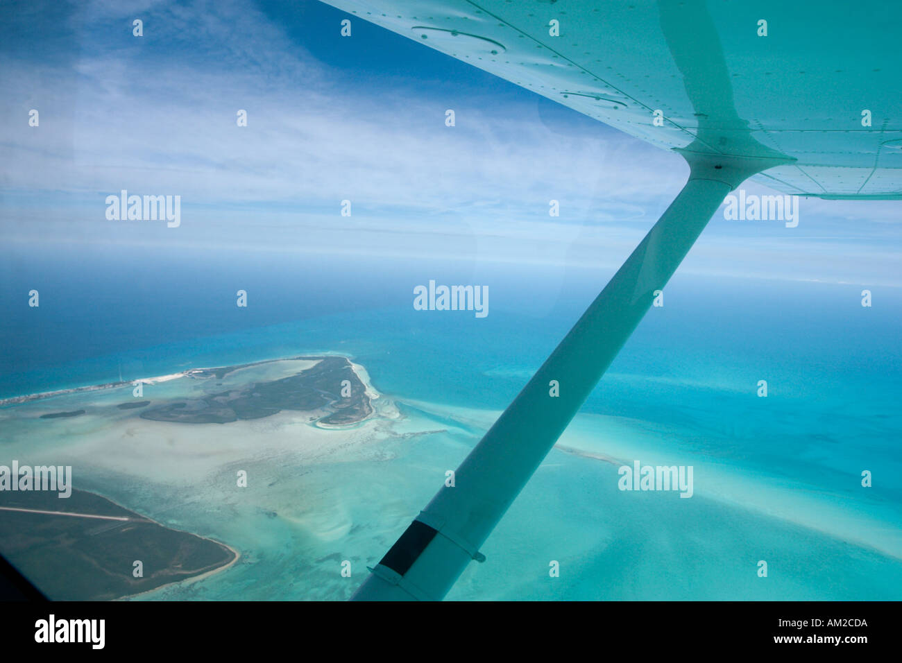 Toma aérea de Bimini Islands, desde un avión privado, las Bahamas, El Caribe Foto de stock