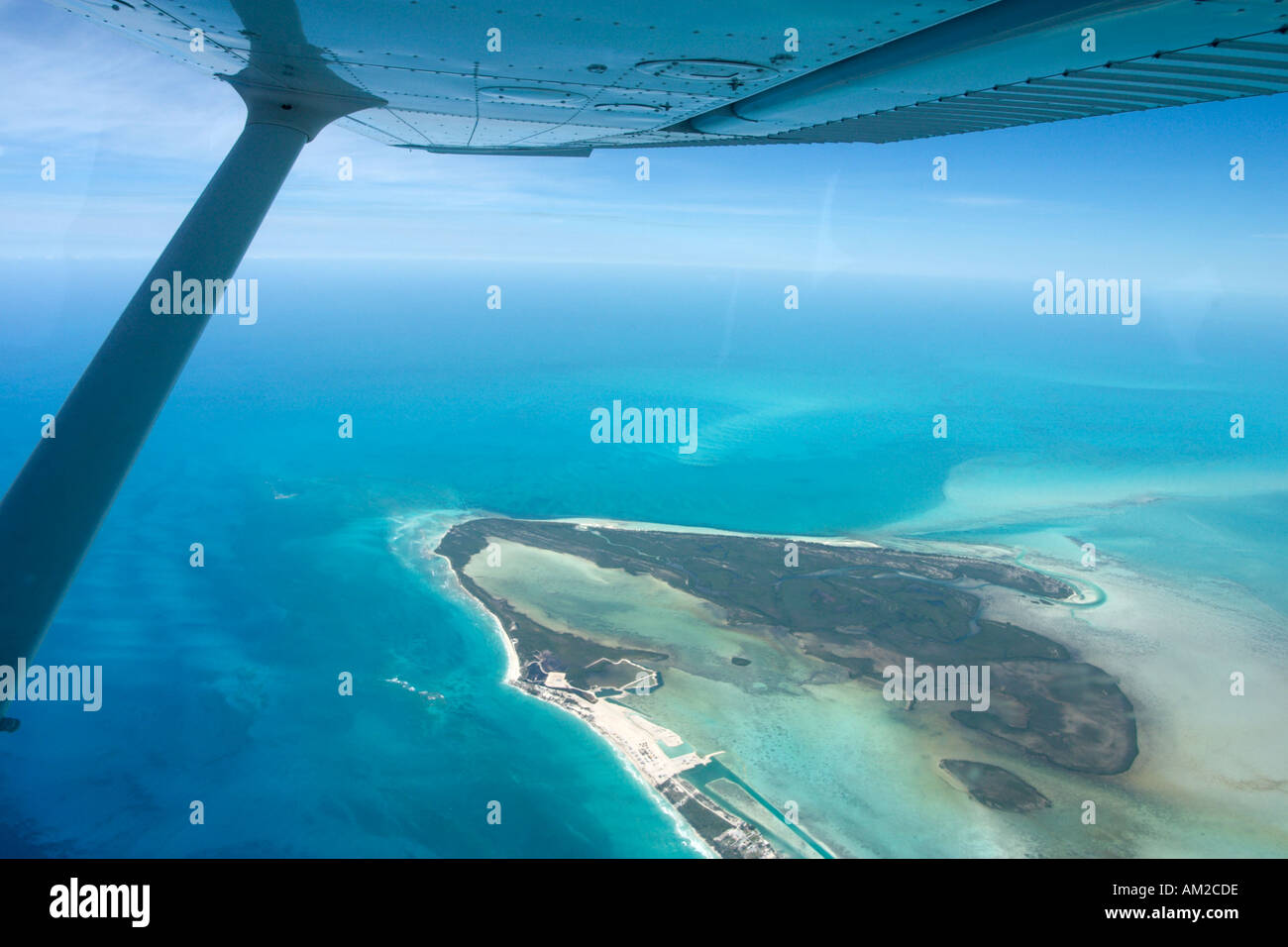 Toma aérea de Bimini Sur, Islas Bimini, desde un avión privado, las Bahamas, El Caribe Foto de stock