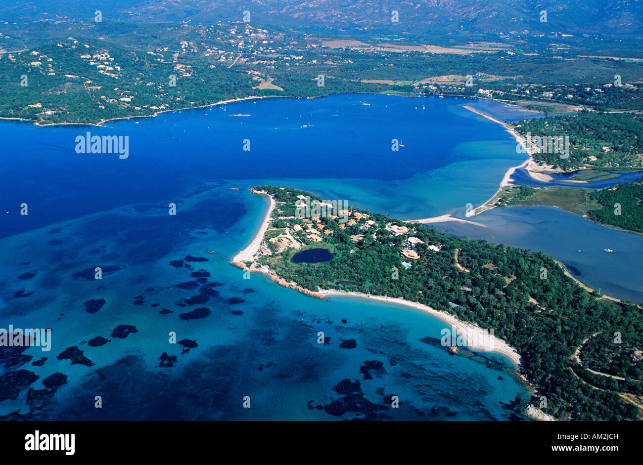 Francia, Corse du Sud, Golfe de Porto Vecchio, Pointe di Benedettu (vista aérea) Foto de stock