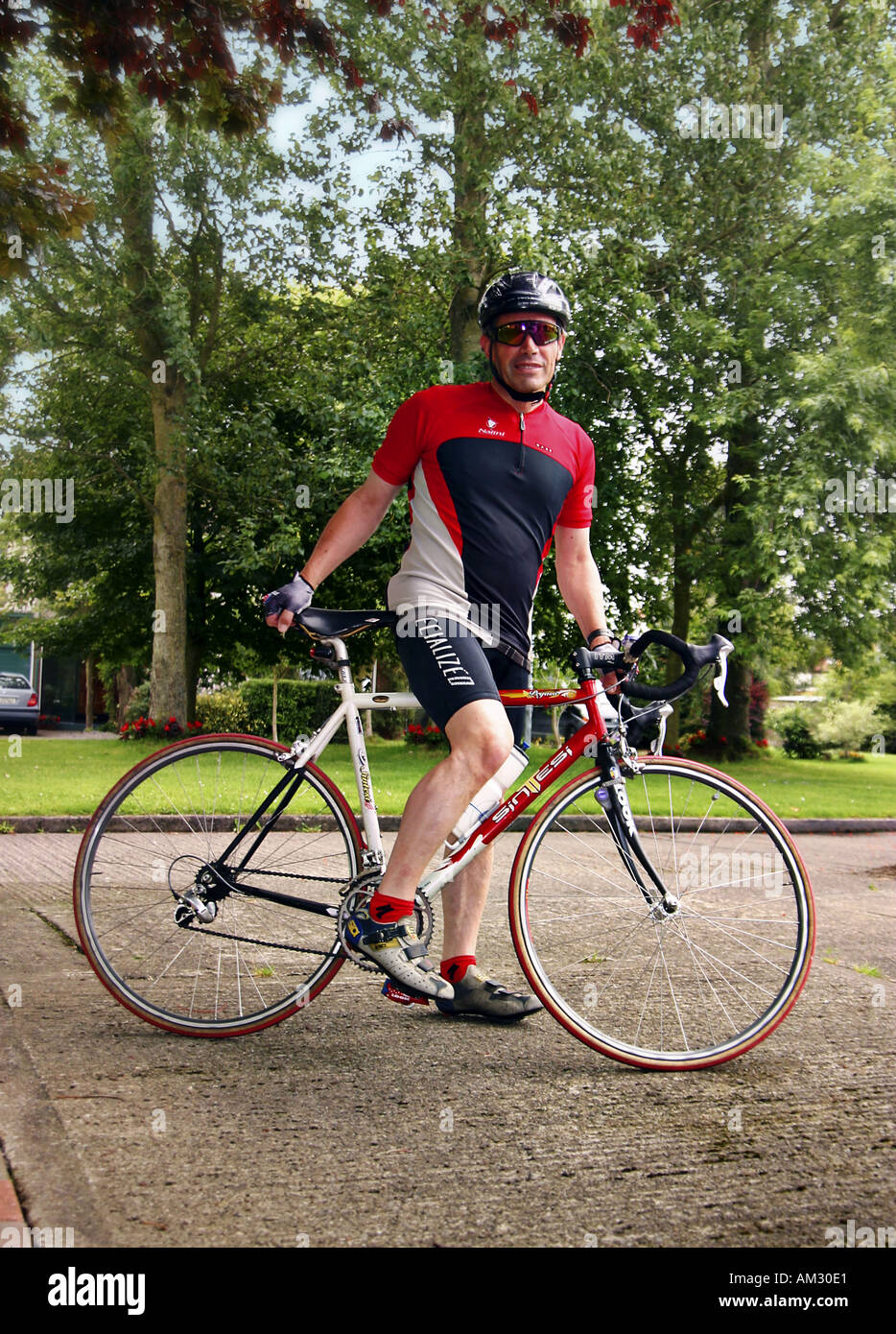 Irlandés Edad Media deporte fitness Ciclista en Co. Meath Irlanda Foto de stock