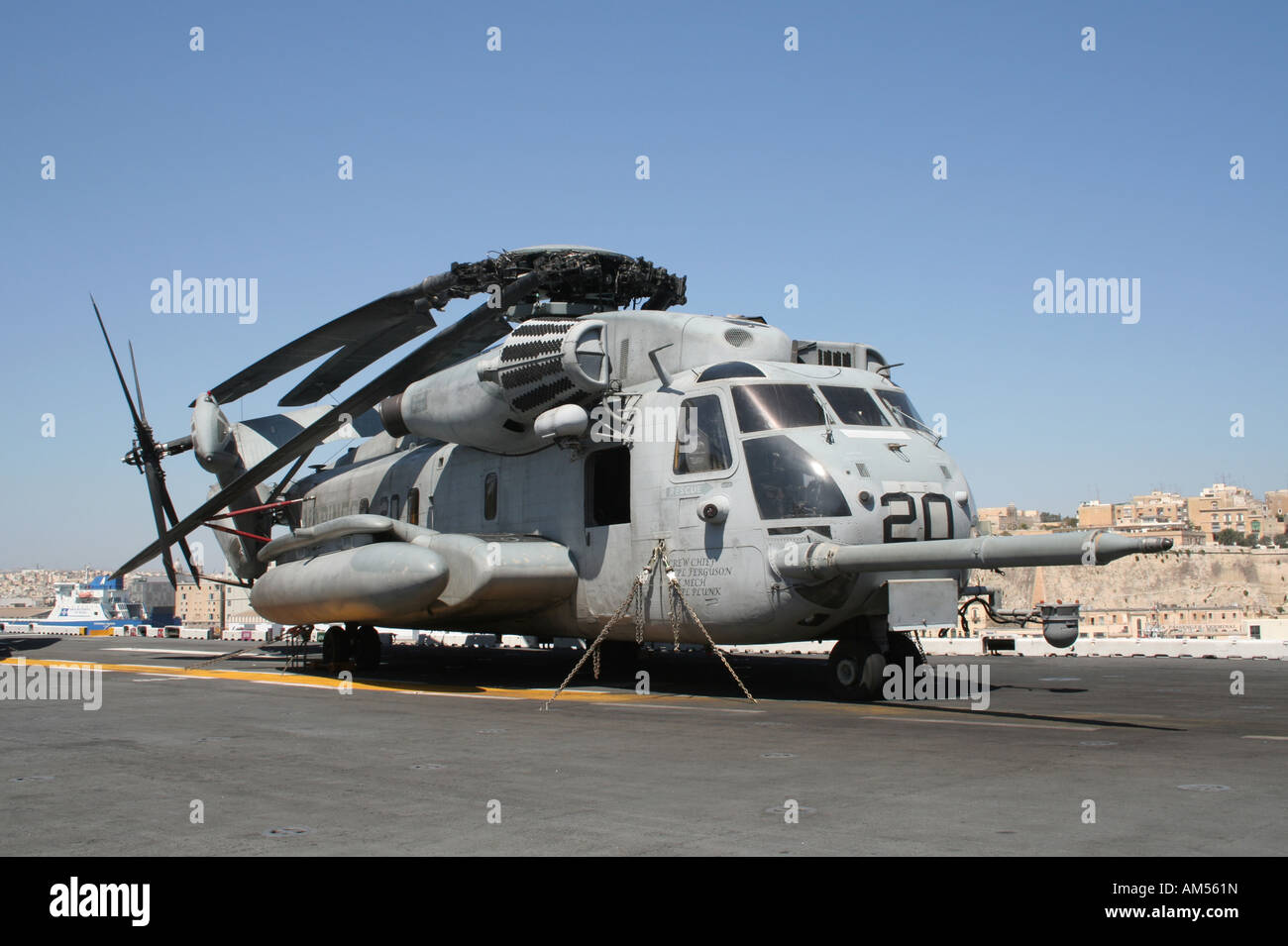 Un Sikorsky tipo CH-53E Super Stallion helicóptero operado por los US Marines a bordo del buque de asalto anfibio USS Kearsarge Foto de stock