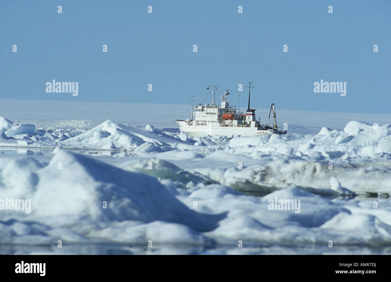 Ice breaker MS Multanovskiy en el mar polar ártico Svalbard, Spitsbergen, Noruega Foto de stock