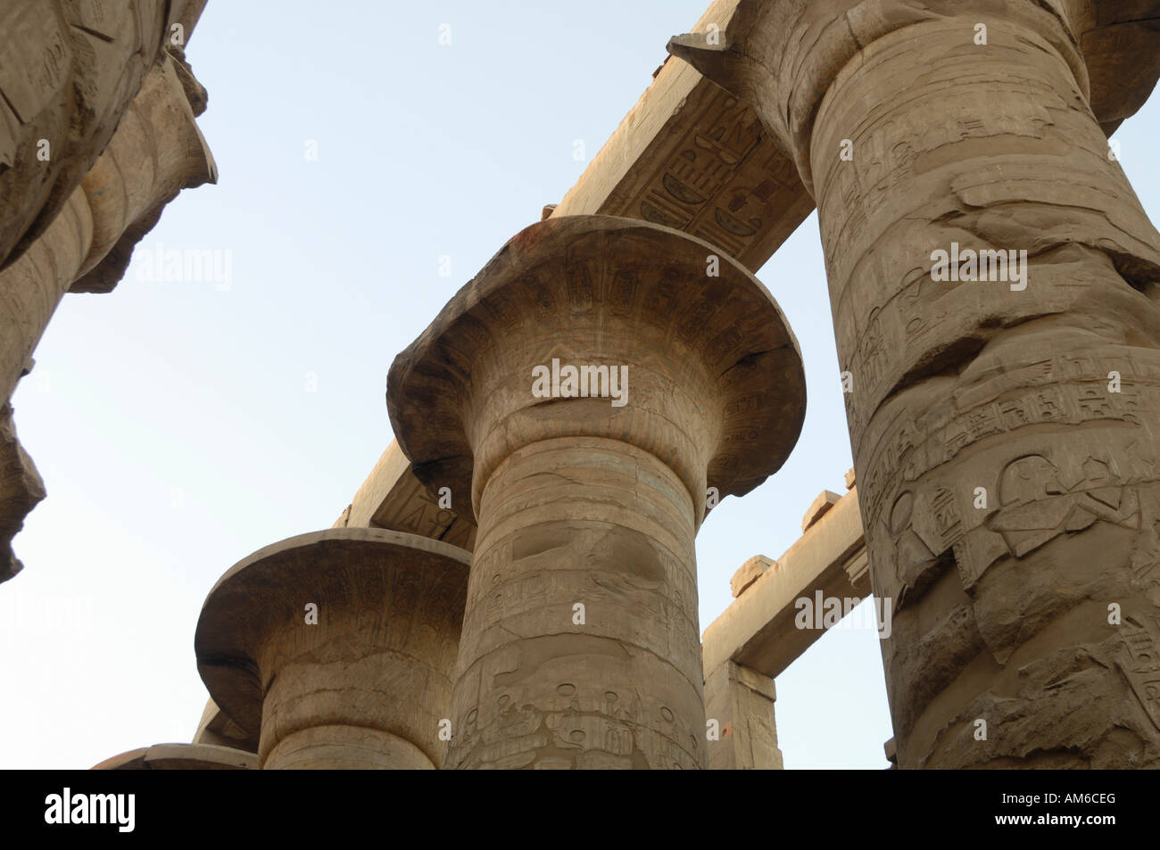Gran sala hipóstila salen templo de Karnak Egipto África del Norte Foto de stock