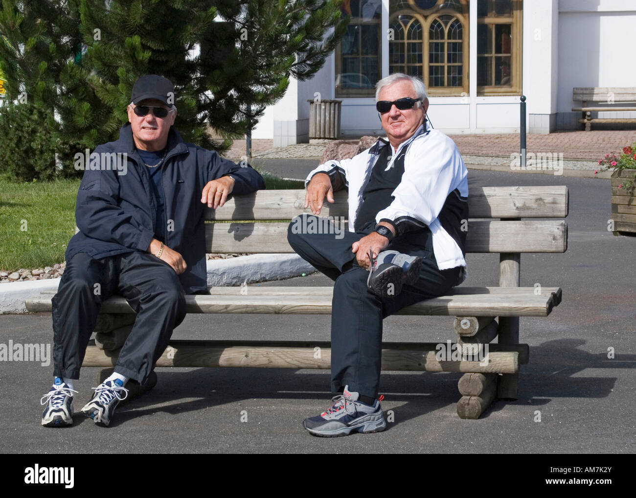Sportive ancianos, edad 67 y 70 en su tiempo libre, Berlín, Alemania Foto de stock