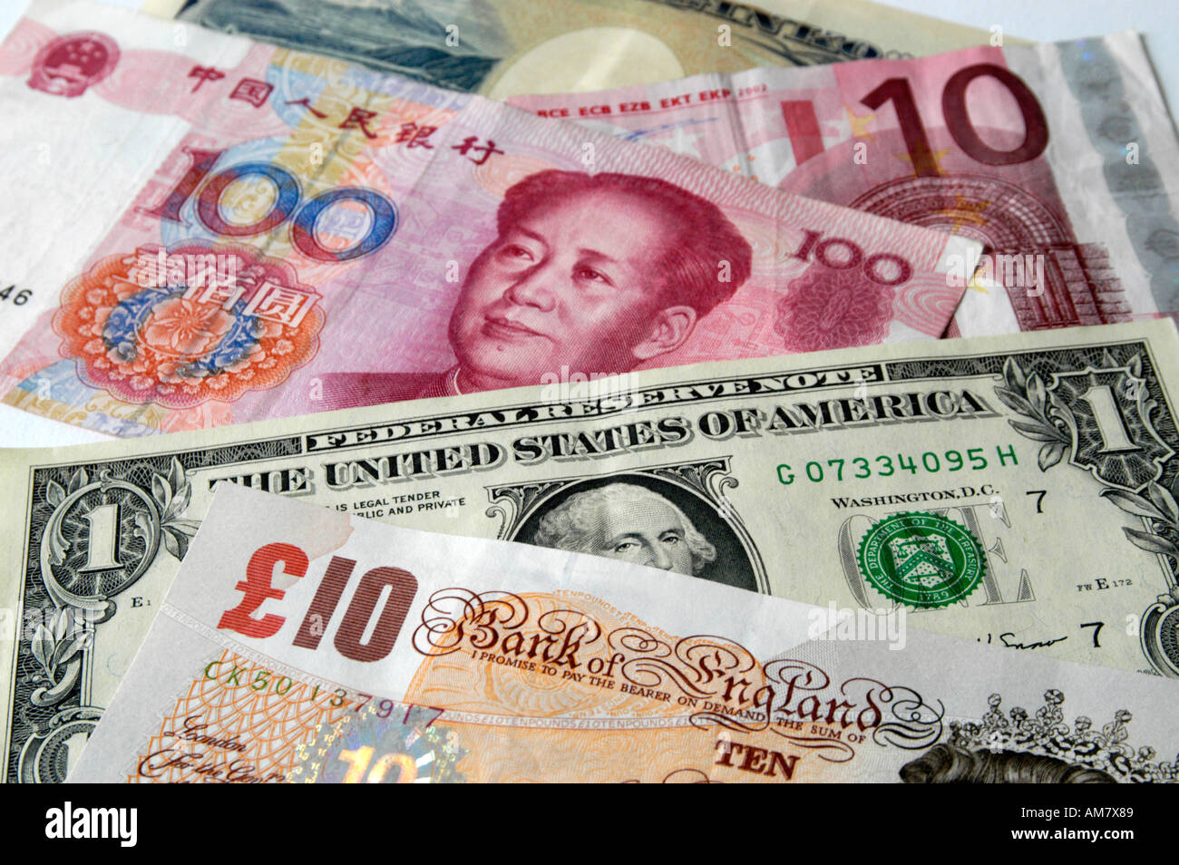 Mezcla de billetes en moneda extranjera Foto de stock