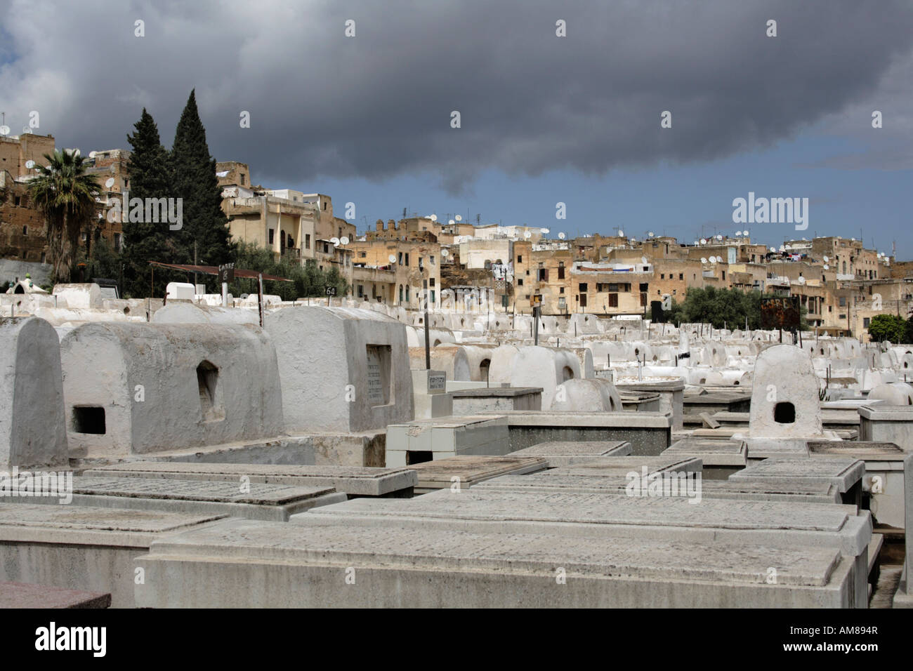 Tumbas en un cementerio judío, en Fes, Marruecos Foto de stock