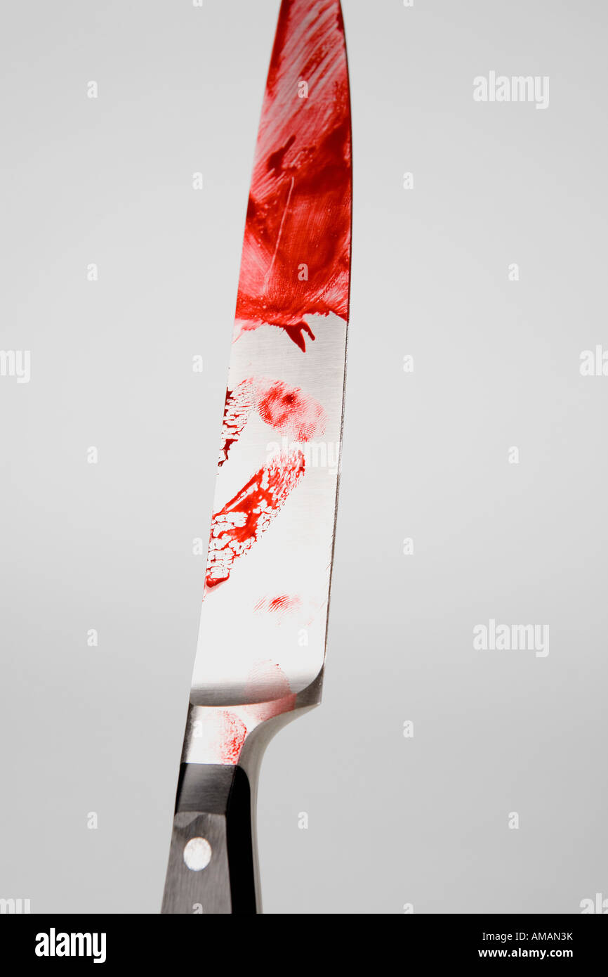 A knife with blood fotografías e imágenes de alta resolución - Alamy